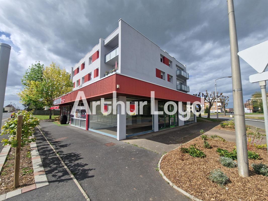 Retail in MEZIDON VALLEE D'AUGE for lease Building Photo- Image 1 of 4