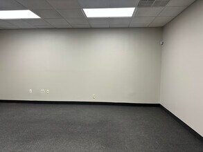 333 N Oxford Valley Rd, Fairless Hills, PA for lease Interior Photo- Image 2 of 5