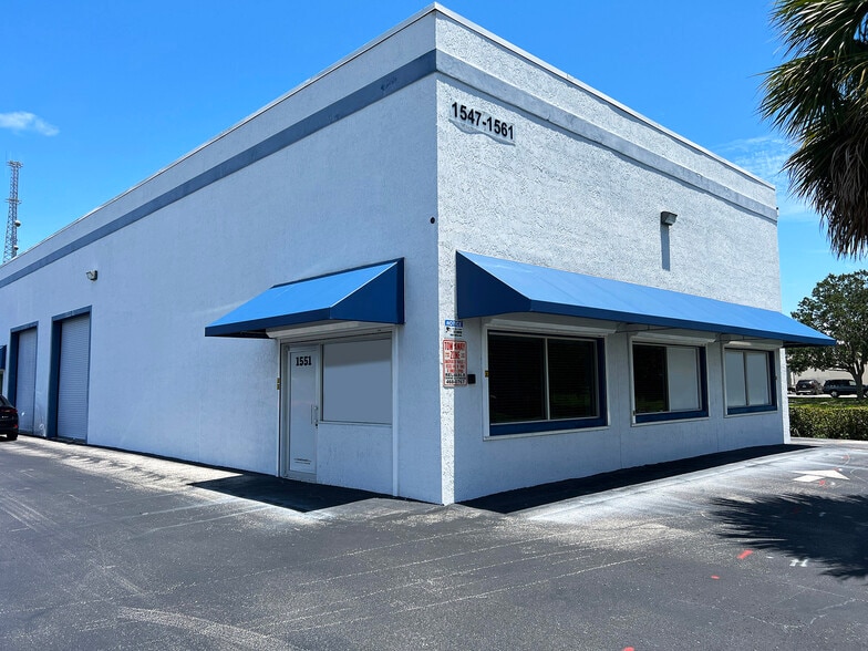1547-1561 SE South Niemeyer Cir, Port Saint Lucie, FL for lease - Building Photo - Image 1 of 9