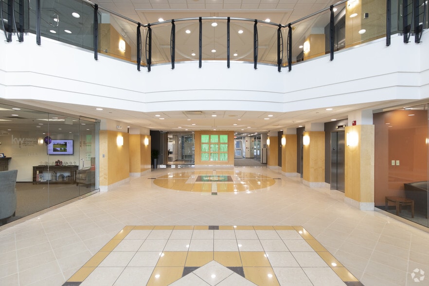 4705 Duke Dr, Mason, OH for lease - Lobby - Image 2 of 16