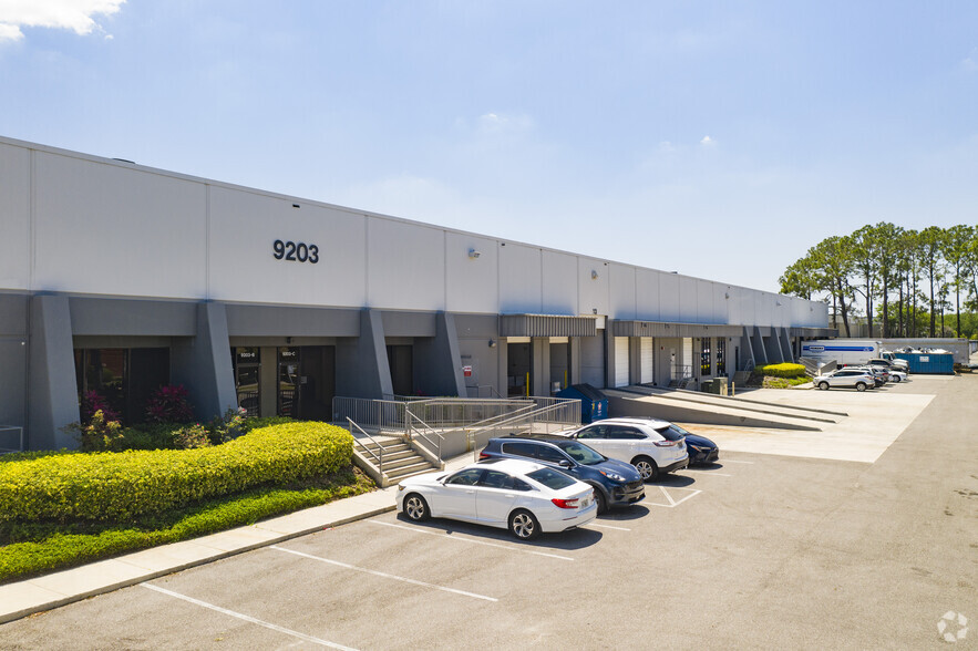 9203 King Palm Dr, Tampa, FL for lease - Building Photo - Image 3 of 10