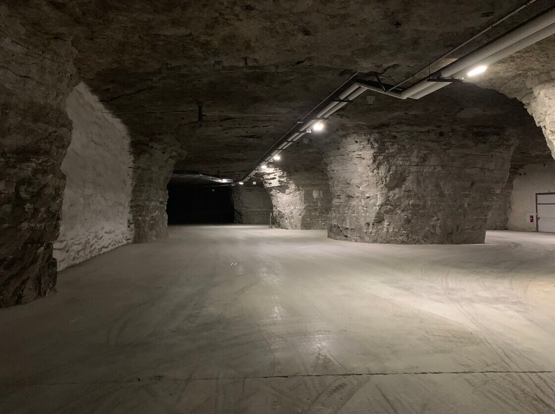 12755 Loring Dr, Bonner Springs, KS 66012