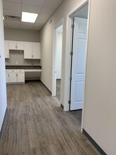 2525 N Frazier St, Conroe, TX for lease Interior Photo- Image 2 of 4