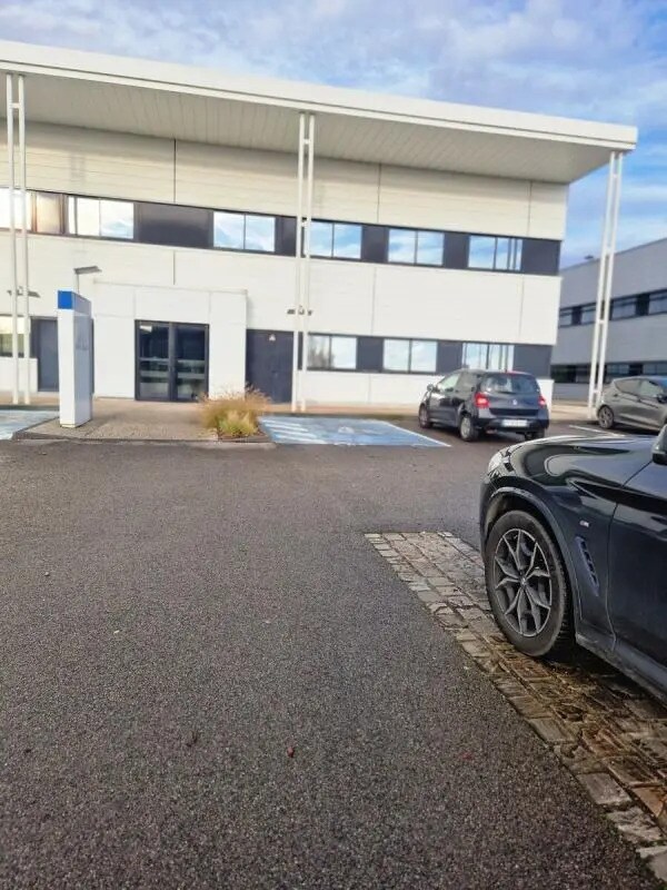 Office in Compiègne for lease Building Photo- Image 1 of 7