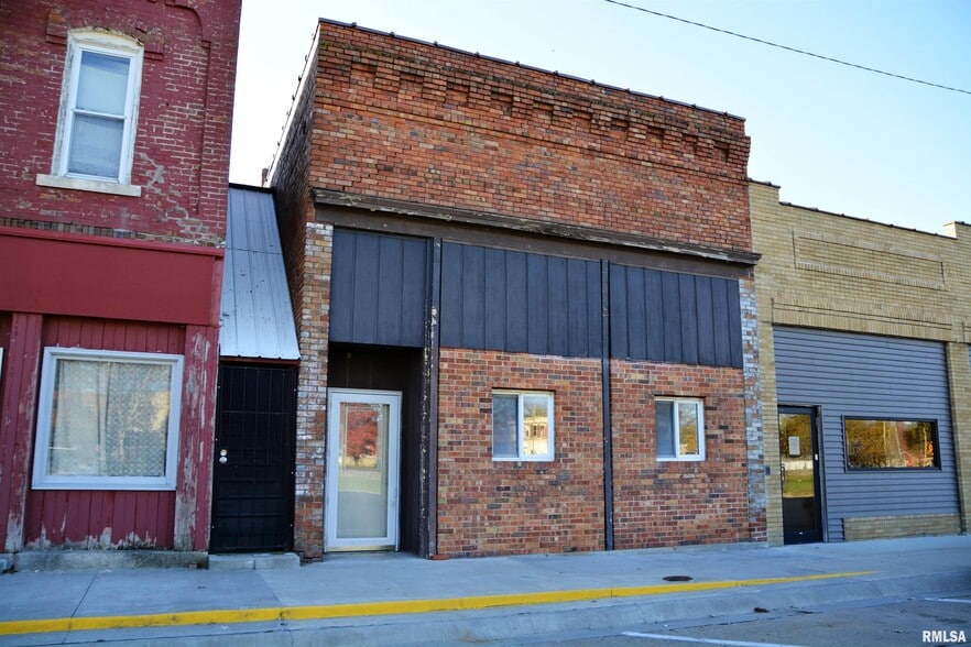 114 Market St, Colchester, IL for sale - Building Photo - Image 1 of 10