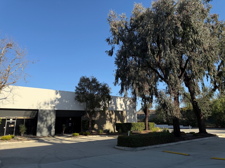 1250 Rancho Conejo Blvd, Thousand Oaks, CA for lease - Primary Photo - Image 1 of 3