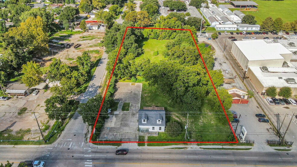 5803 Airline Dr, Houston, TX 77076