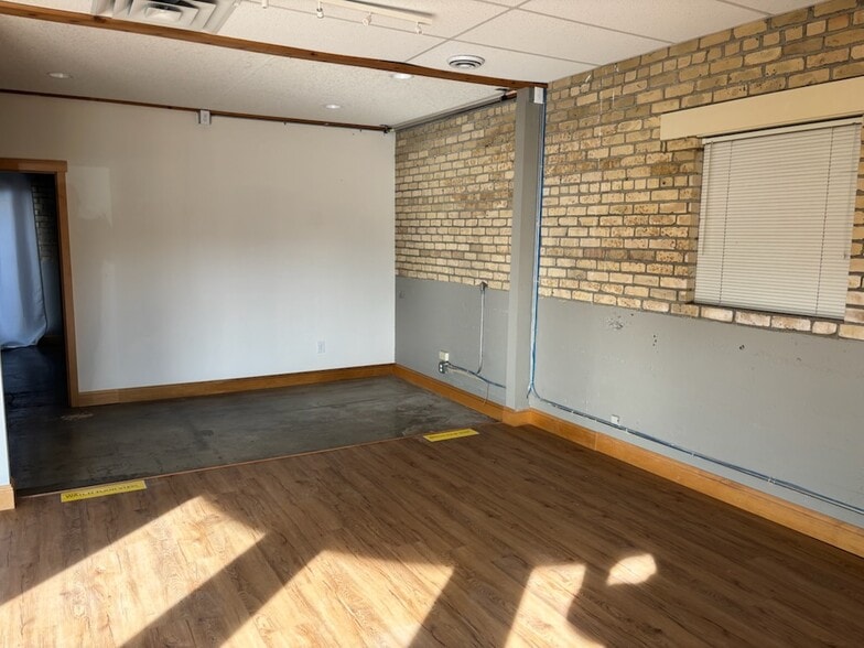 102 5th St W, Chaska, MN for sale - Building Photo - Image 2 of 10