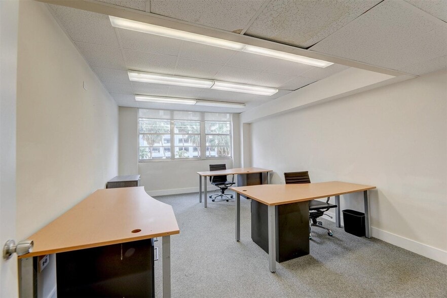 825 Brickell Bay Dr, Miami, FL for lease - Interior Photo - Image 3 of 29