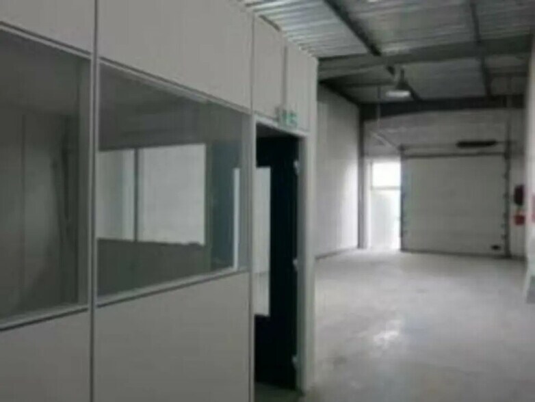 Industrial in Vénissieux for lease - Building Photo - Image 3 of 3