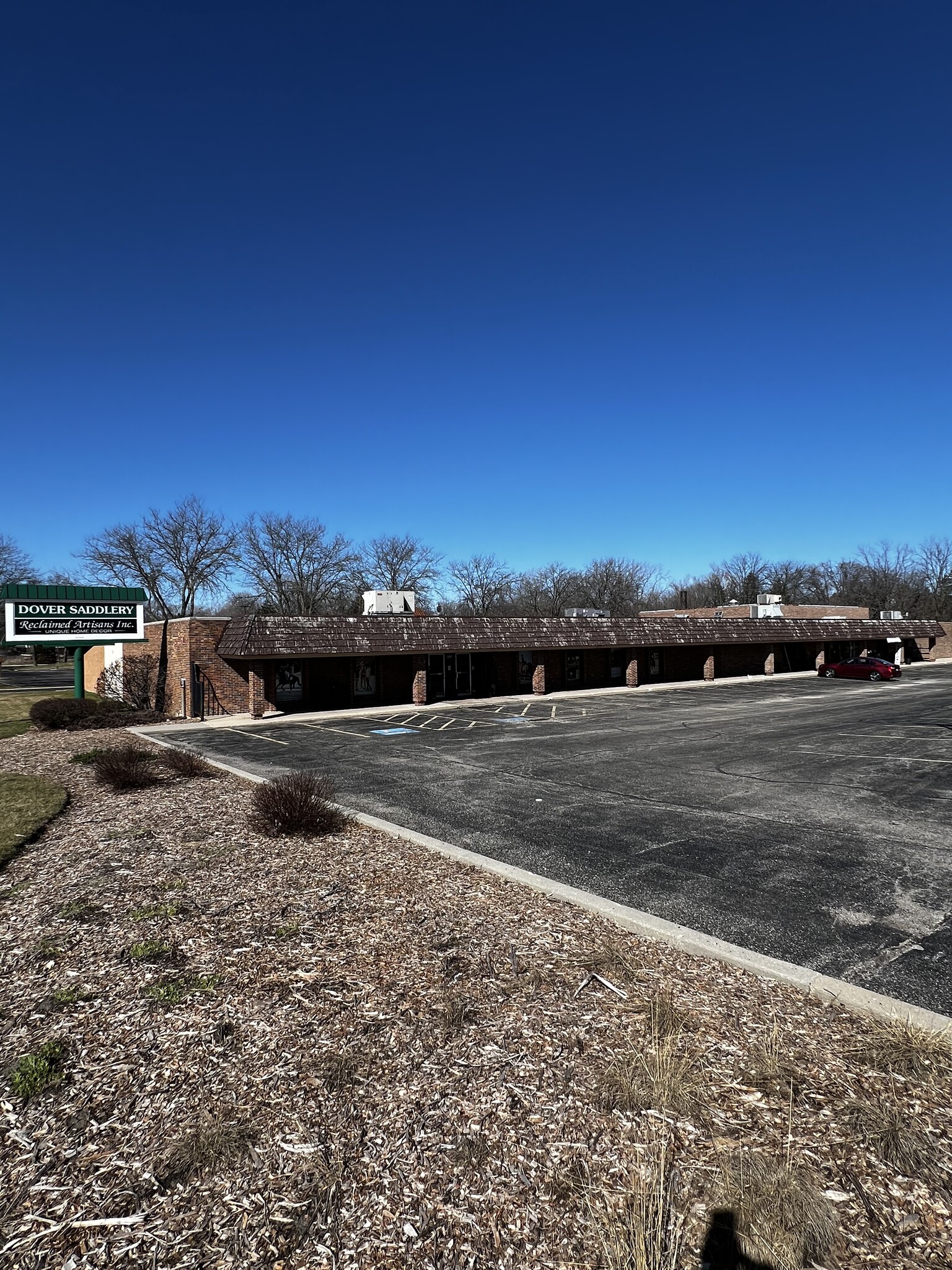 300 Peterson Rd, Libertyville, IL for lease Building Photo- Image 1 of 6