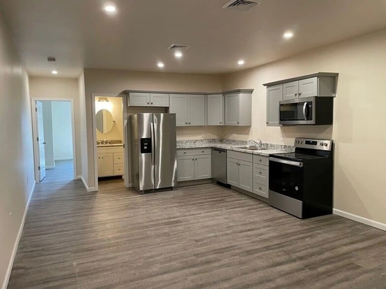 155-163 N Hanover St Portfolio portfolio of 2 properties for sale on LoopNet.com - Building Photo - Image 3 of 6