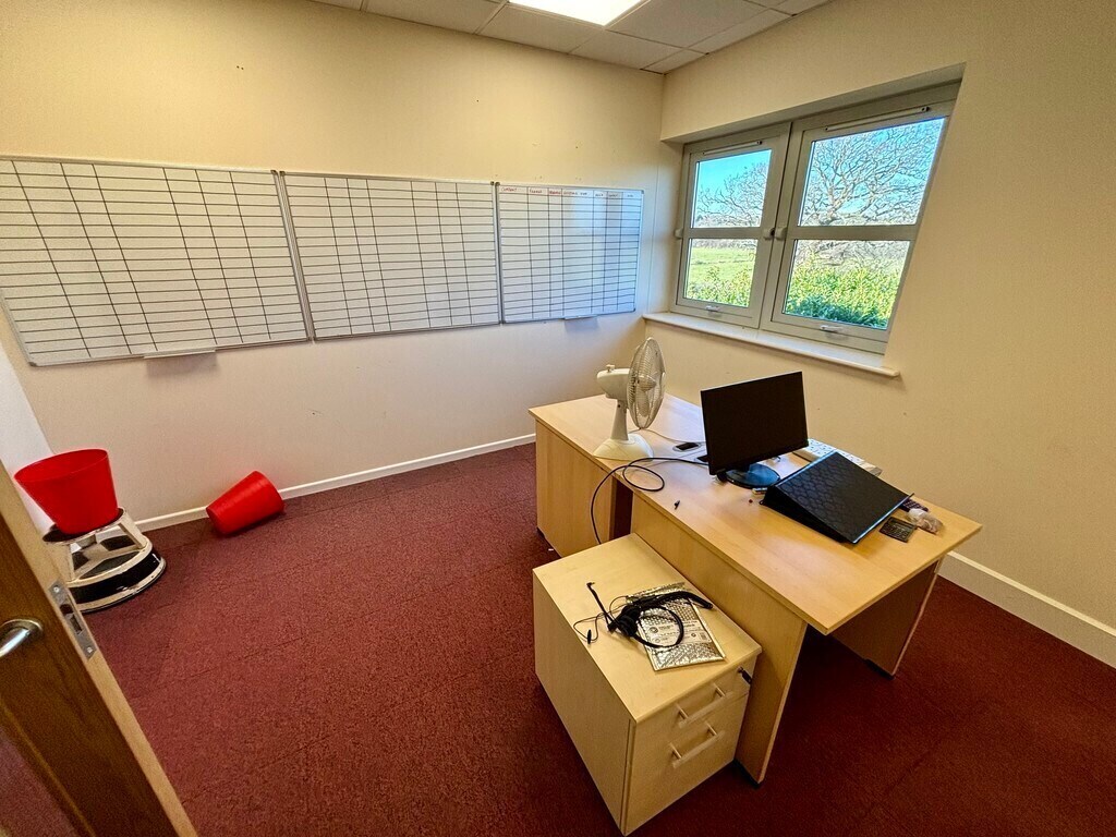 Monks Brk, Newport for lease Interior Photo- Image 1 of 9