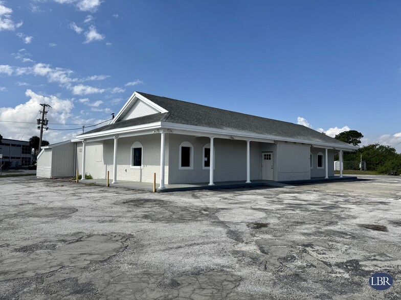 2625 N Courtenay Pky, Merritt Island, FL for lease - Building Photo - Image 1 of 12