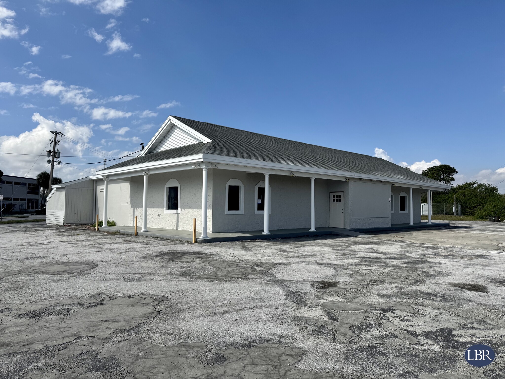 2625 N Courtenay Pky, Merritt Island, FL for lease Building Photo- Image 1 of 13