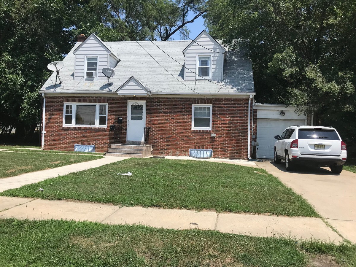 2202 Cove Rd, Pennsauken, NJ 08110