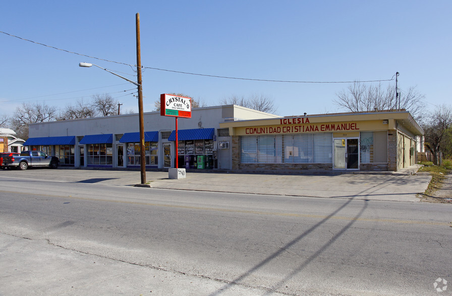 2418-2426 N Zarzamora St, San Antonio, TX for lease - Primary Photo - Image 2 of 4