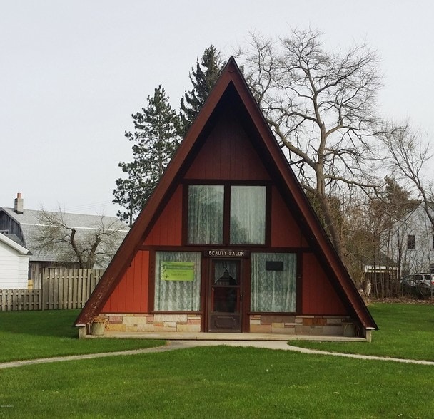 14453 9 Mile Rd, Kaleva, MI for sale - Building Photo - Image 1 of 1