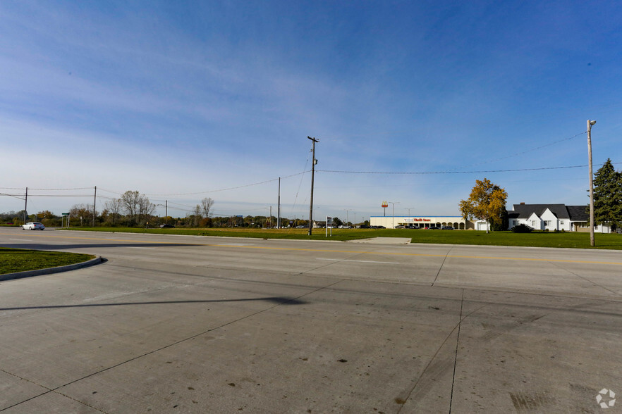 1155 N Belsay Rd, Burton, MI for lease - Building Photo - Image 2 of 2