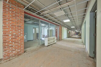 1900 W MacArthur St, Shawnee, OK for lease Interior Photo- Image 2 of 4