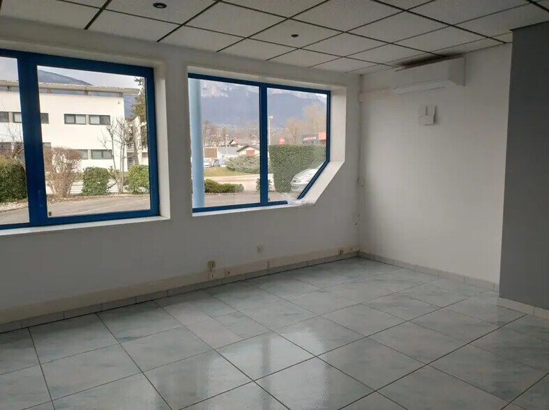 Office in Challes-les-Eaux for sale - Building Photo - Image 2 of 13