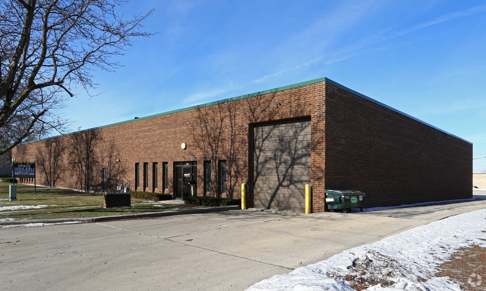 725 N Central Ave, Wood Dale, IL for lease - Primary Photo - Image 1 of 17