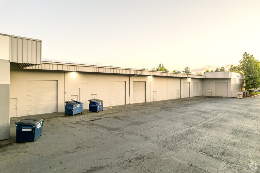 6002-6026 NE 112th Ave, Portland, OR for lease - Building Photo - Image 2 of 9