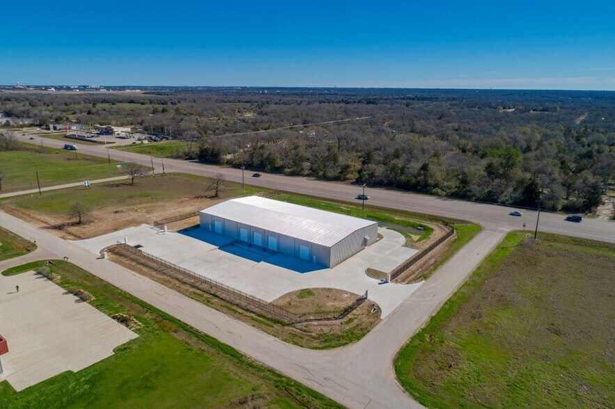 5913 Imperial Loop, College Station, TX for sale - Building Photo - Image 1 of 1