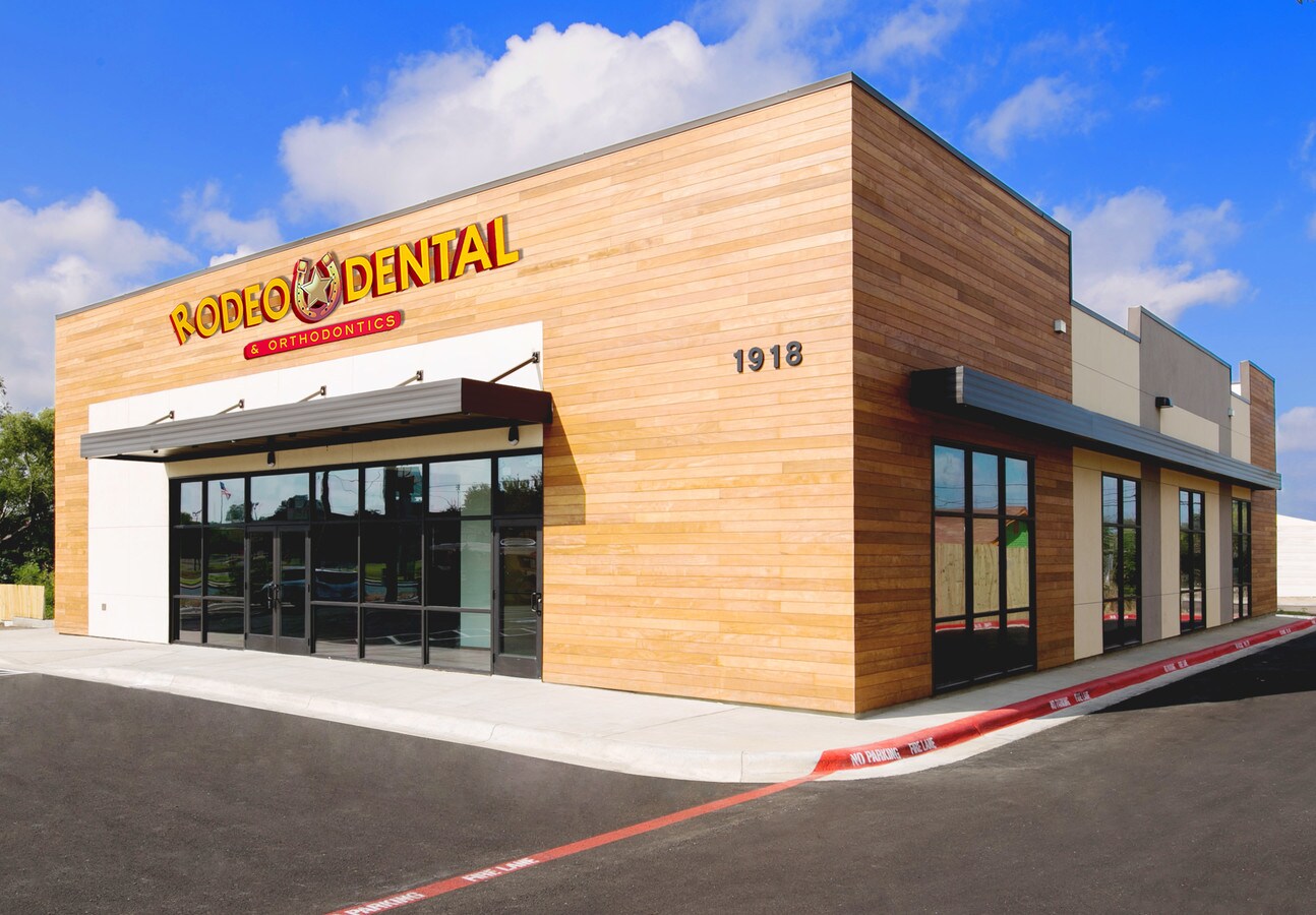 1918 S Zapata Hwy, Laredo, TX 78046