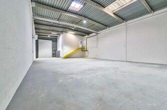 Flex in Torcy for lease Interior Photo- Image 1 of 3