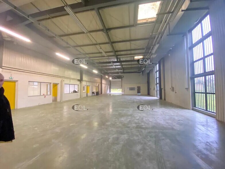 Flex in Brie-Comte-Robert for lease - Interior Photo - Image 3 of 9