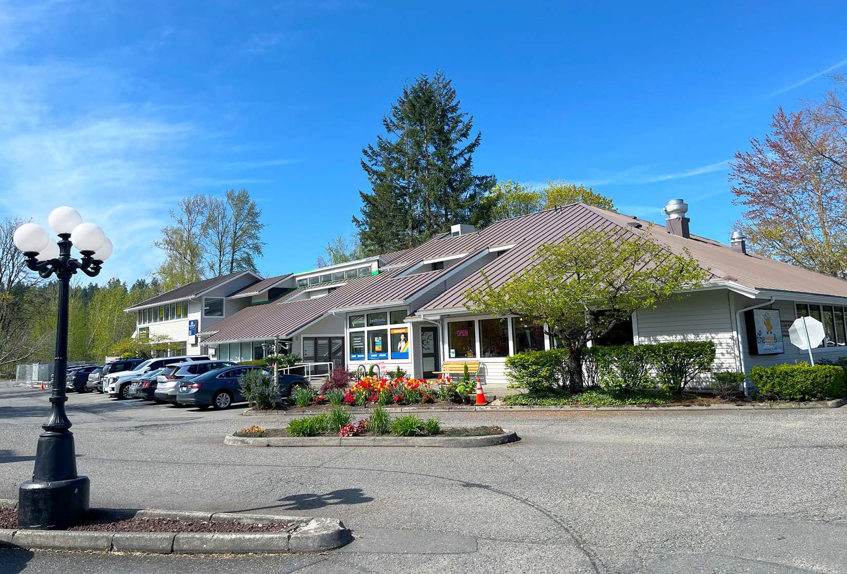 375 NW Gilman Blvd, Issaquah, WA for lease Building Photo- Image 1 of 4