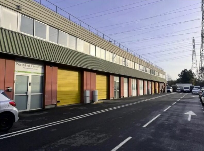 Flex in Villetaneuse for lease - Building Photo - Image 1 of 1