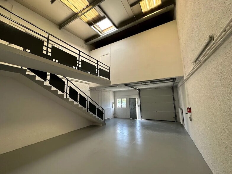 17 Rue Alfred De Musset, Savigny-le-Temple for lease - Interior Photo - Image 2 of 8