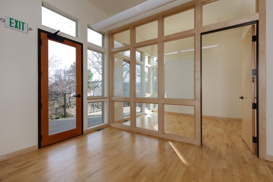 3235 Cascade Ave, Hood River, OR for sale - Building Photo - Image 3 of 35