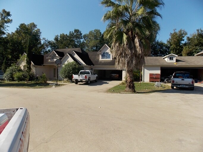 1905 1st St, Huffman, TX 77336