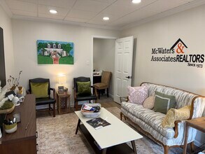 2851 Stage Village Cv, Bartlett, TN for lease Interior Photo- Image 2 of 9