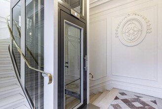 Office in Paris for lease Interior Photo- Image 2 of 6