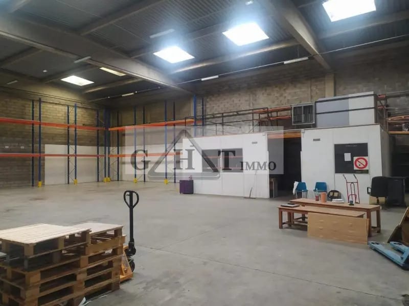Industrial in L'HAY-LES-ROSES for lease Building Photo- Image 1 of 8
