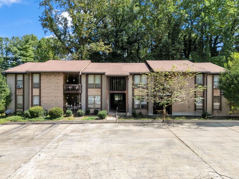 333 W Lake Ave, Hendersonville, NC for sale - Building Photo - Image 3 of 8