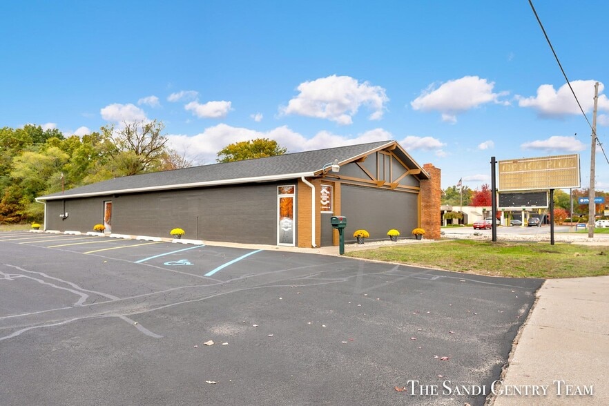 1343 Whitehall Rd, Muskegon, MI for sale - Building Photo - Image 3 of 31