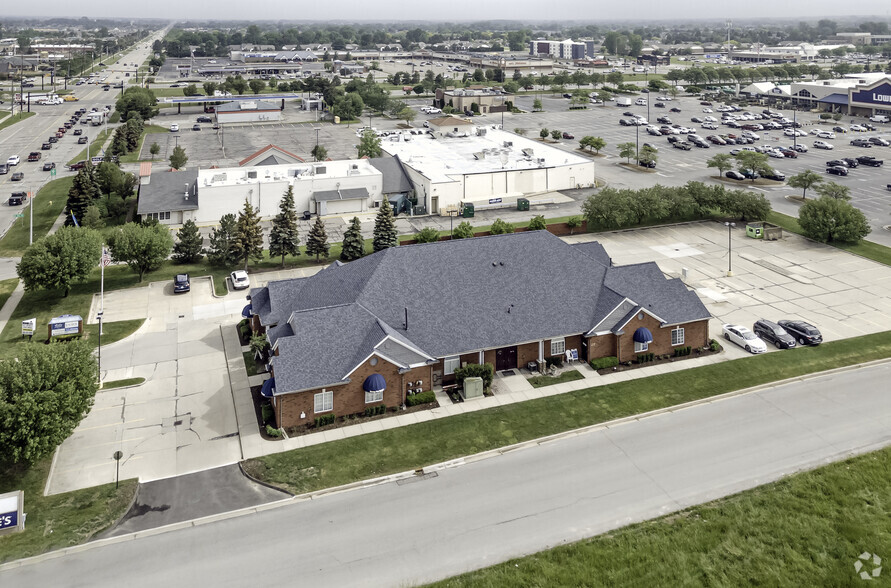 44720 Hayes Rd, Clinton Township, MI for lease - Building Photo - Image 2 of 4