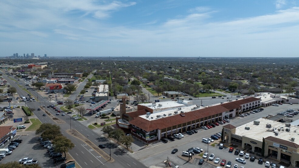 The Ridglea Complex Portfolio portfolio of 2 properties for sale on LoopNet.com - Building Photo - Image 3 of 17