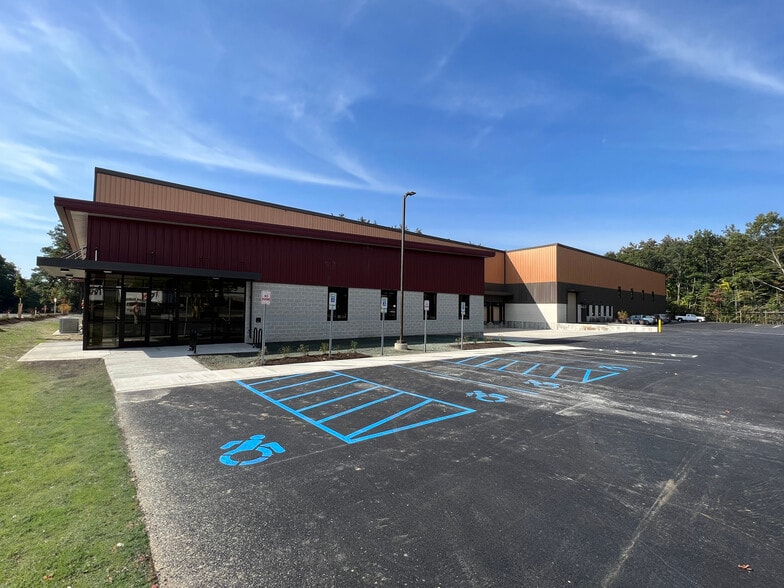 42 Corporate Circle, Albany, NY for lease - Building Photo - Image 2 of 9