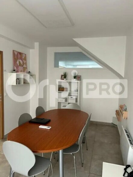 Retail in Mareuil-lès-Meaux for lease - Building Photo - Image 3 of 3