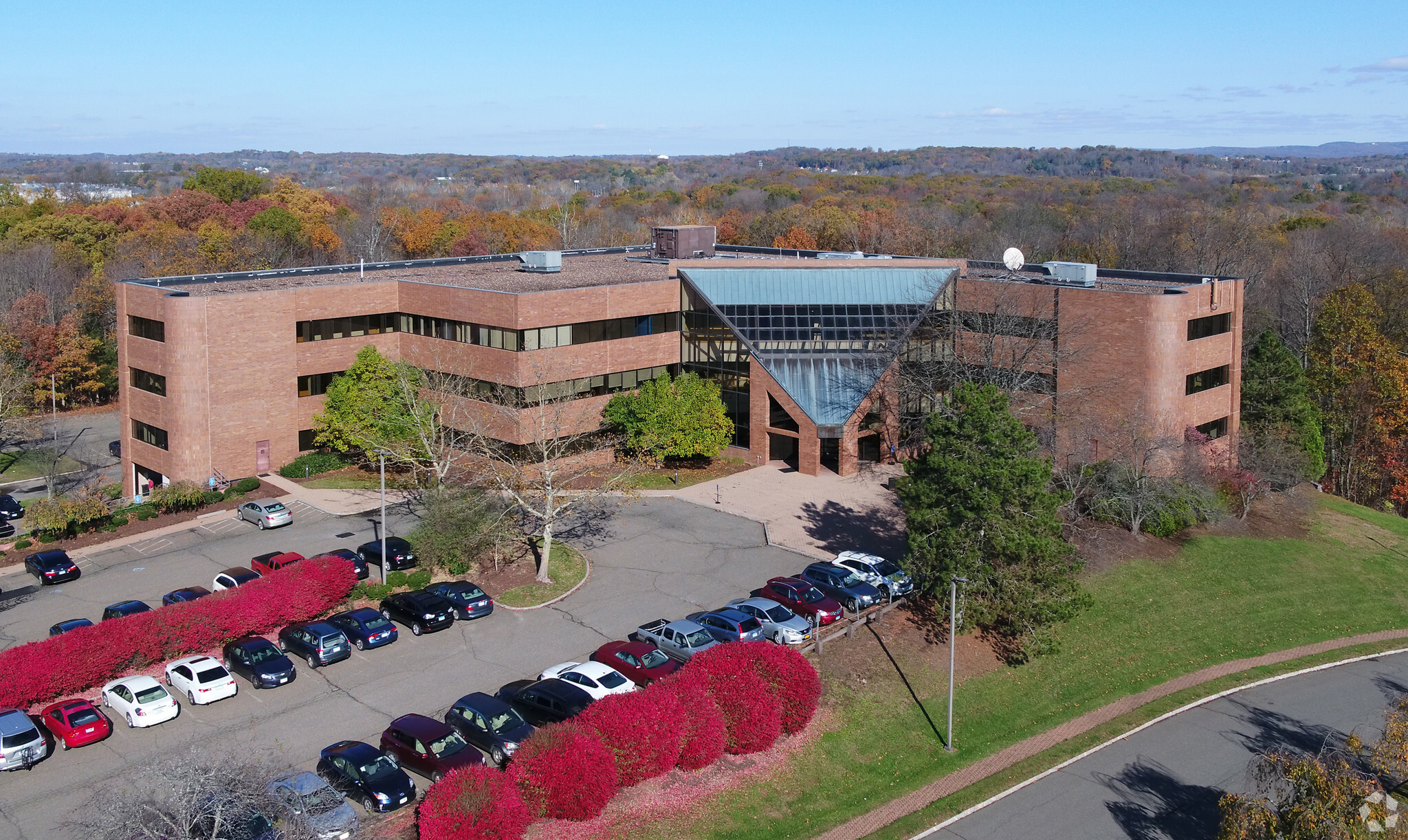 100 Roscommon Dr, Middletown, CT for lease Building Photo- Image 1 of 8