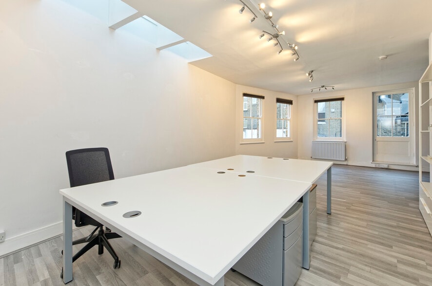 136-136B Lancaster Rd, London for lease - Interior Photo - Image 3 of 6