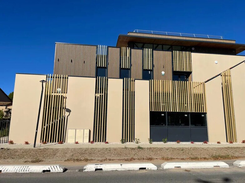 Retail in Aubagne for lease - Building Photo - Image 3 of 19