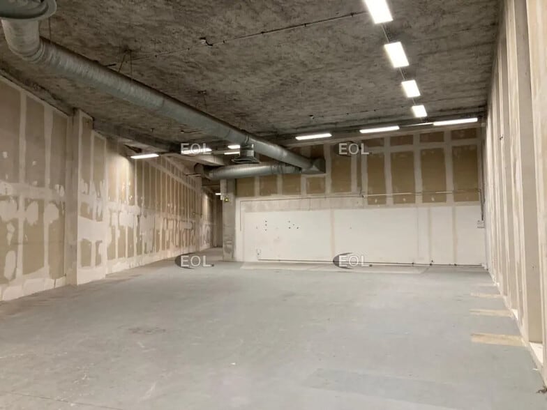 Flex in Ivry-sur-Seine for lease - Building Photo - Image 2 of 5