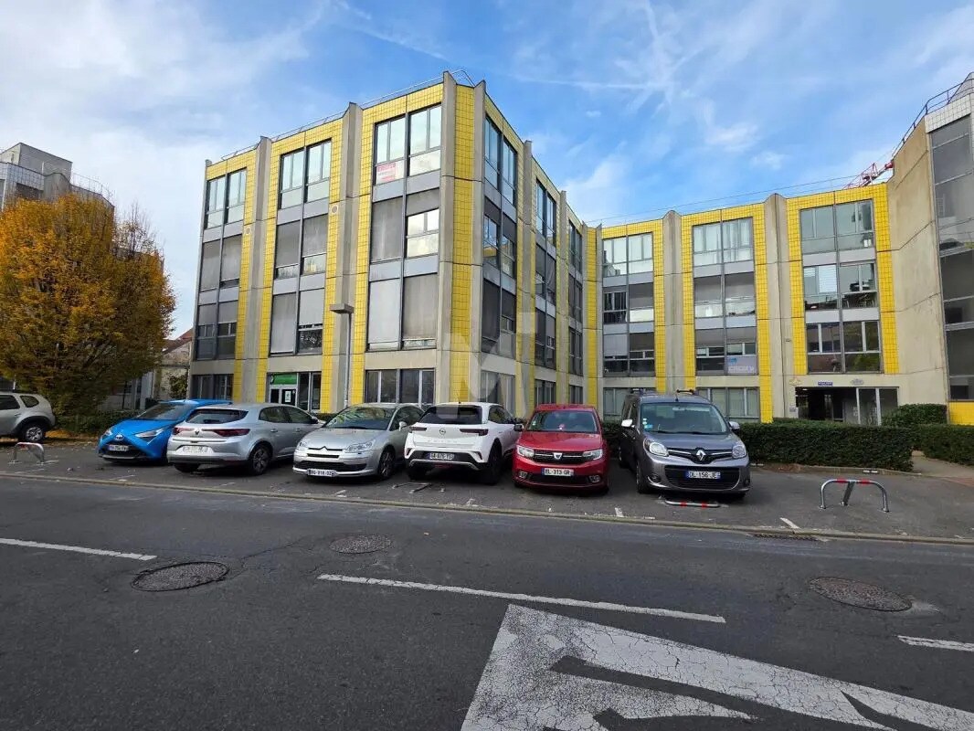 Office in Juvisy-sur-Orge for lease Building Photo- Image 1 of 8